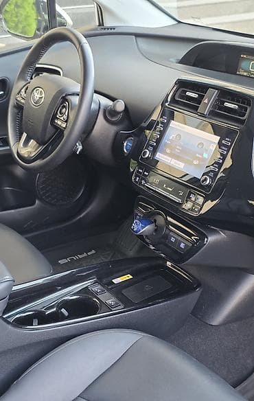 Продажа авто: Toyota Prius: 2019 г., 1.8 л, Вариатор, Гибрид, Хэтчбэк — 5