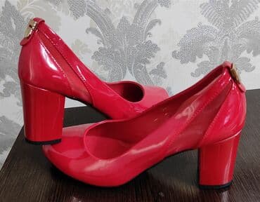 каблук 40: Туфли разм.40 (на худенькую ногу) новые! Цена 2500с (каблук 7см) — 1