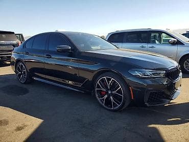 два авто: BMW 5 series: 2023 г., 3 л, Седан — 4