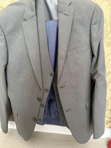 second hend: Четыре костюма. Продаю 2 костюма, пиджак и смокинг. Одевались один два — 2