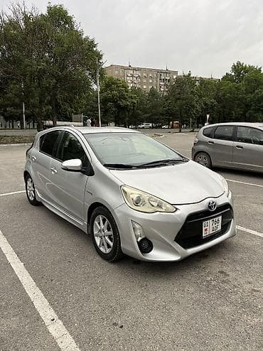 Продажа авто: Toyota Prius C: 2017 г., 1.5 л, Автомат, Гибрид, Хэтчбэк — 4
