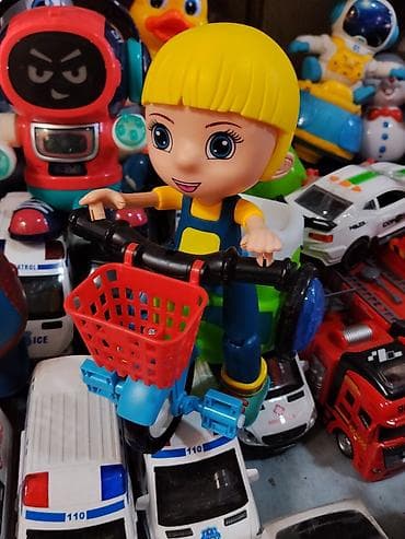 Игрушка «Девочка на трёхколёсном велосипеде» с корзинкой - Яркая