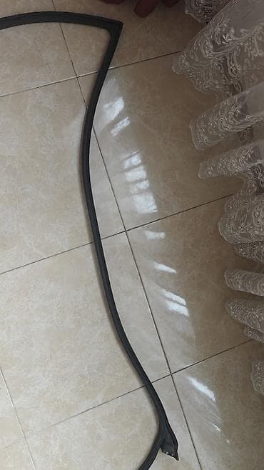 кузовной герметик: Уплотнитель двери Передняя левая Mercedes-Benz, Оригинал — 6