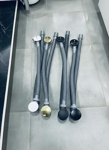 Сифон-перелив для ванны с гибким гофрированным шлангом и поворотной