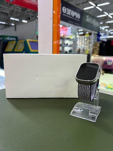 Apple Watch с алюминиевым корпусом и тканевым спортивным ремешком