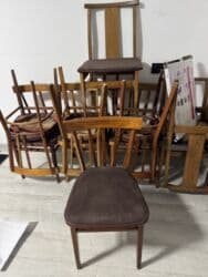 царапины на кухонной мебели: Стул для кухни, Б/у, Дерево, цвет - Коричневый — 2