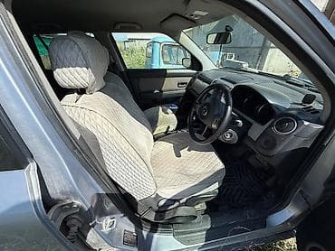 круглый: Mazda Verisa: 2004 г., 1.5 л, Бензин, Хэтчбэк — 5