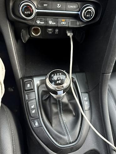соната нюряс: Hyundai Veloster: 2019 г., Бензин, Хэтчбэк — 8