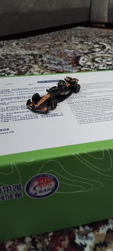 Модели автомобилей: Коллекция игрушечных машинок и набор Hot Wheels. Состав: - — 8