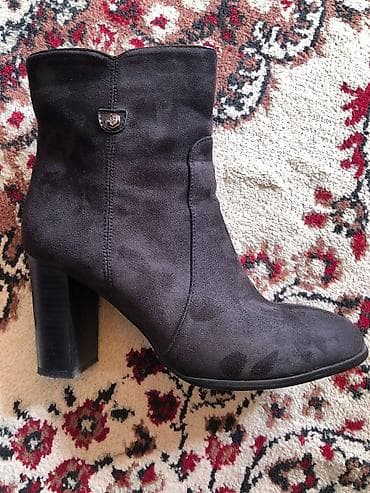 Продаю Деми ботильоны, одеты 1 раз, качество размер подойдёт на 39,5