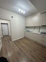 продаю квартиру военно антоновка: 1 комната, 37 м², Элитка, 2 этаж, Евроремонт — 6