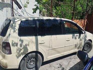 для такси авто: Volkswagen Touran: 2010 г., 1.9 л, Автомат, Дизель, Минивэн — 1