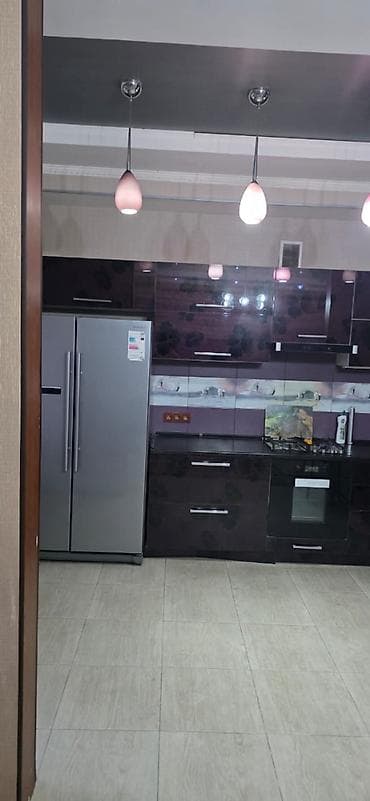 Сдается 3-комнатная квартира в 7-м микрорайоне Площадь — 104 м² Этаж — 4