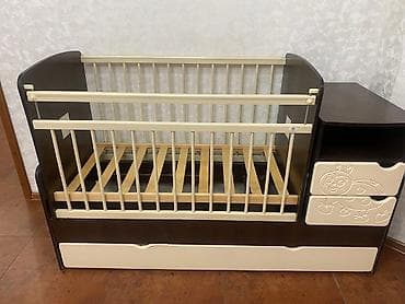 Срочно Продаю кроватку-трансформер, с пеленальным столиком . Имеется