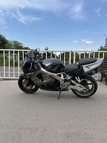 kyrgyz: Спортбайк Honda, 1100 куб. см, Бензин, Взрослый — 4