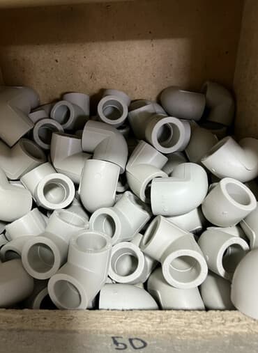 трубы для мебели: На изображении представлены фитинги из полипропилена для водопроводных — 1