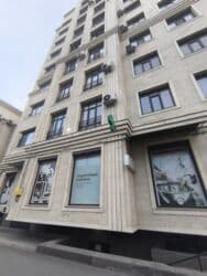 продается цокольное помещение микрорайон сейтек: Сдаю Офис, 120 м², В жилом комплексе, С отдельным сан узлом, 1 линия, С отдельной кухней — 1