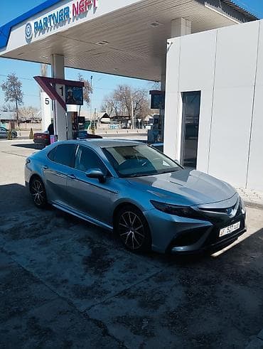Toyota Camry: 2021 г., 2.5 л, Автомат, Гибрид, Седан