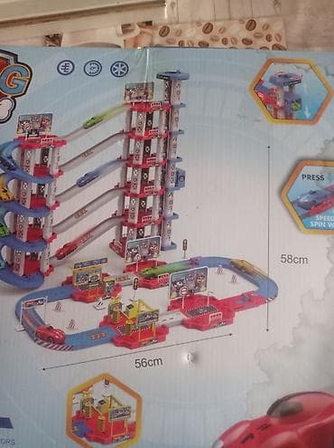 Игровой набор Parking Racing – многоуровневый паркинг с автотреком и