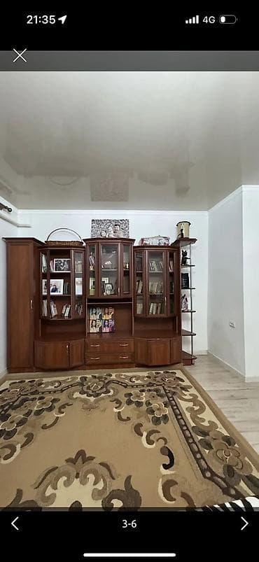 Комнаты: Сдается комната большая с одного человека 10000 сом,коммунальные — 4