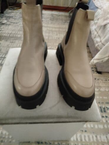 Женские челси на массивной подошве - Цвет верха: бежевый (молочный)