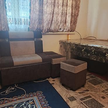 Кухонный уголок с пуфами и большим раскладным столом Комплектация: - — 1