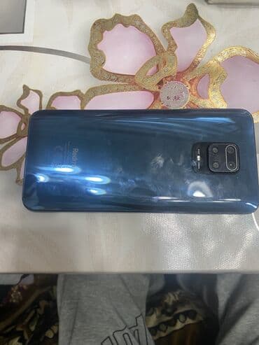 poco s40: Смарт‑телефон на Android с экраном с отверстием под фронтальную камеру — 6