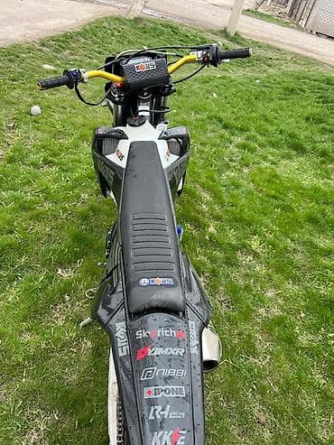 Кумурска мотороллер: Эндуро/кроссовый мотоцикл Kayo (KX/KT серия) в черно‑сером исполнении — 8