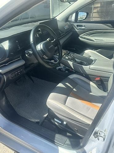 c4 a6: Электромобиль AION S Plus - Кузов: седан, серебристый цвет - Задние — 8