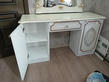 Инструменты: Продается спальная кровать с туалетным столиком в классическом стиле с — 5