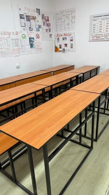 белый письменный стол: Партии учебных столов для классов/аудиторий. Описание: - — 2