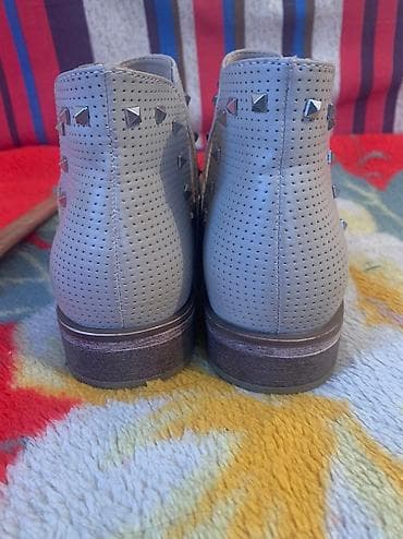 Women's Sneakers and athletic shoes: Продаю ботинки женские. Размер 39. Кожаные, цвет бежевый. Привозили из — 8