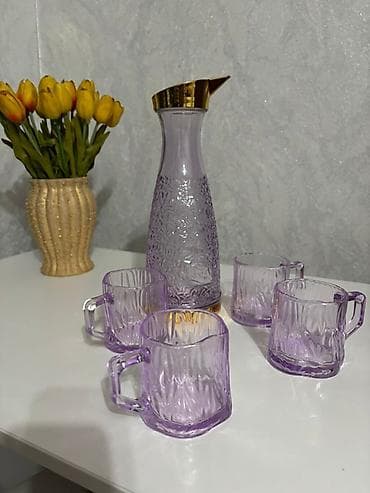 Кухонные принадлежности: Набор для воды из 5 предметов. Состав: - графин с узорчатыми стенками — 2