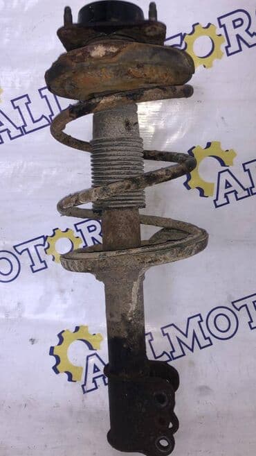 срочно в связи с переездом: Передний амортизатор Mazda — 1