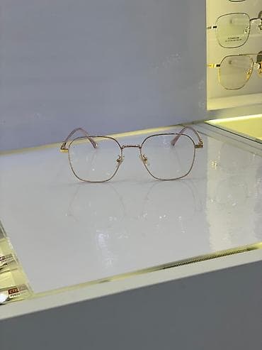 Оправа для очков в классическом стиле - Форма: округло-квадратная