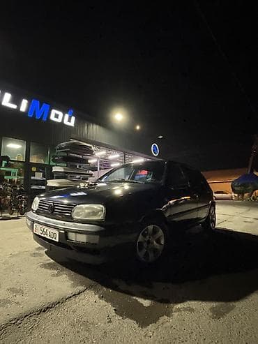Унаа: Volkswagen Golf: 1992 г., 1.8 л, Кол менен иштөөчү, Бензин, Хетчбек — 2