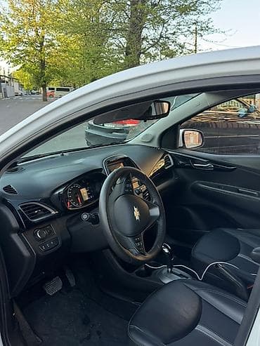 Продажа авто: Chevrolet Spark: 2019 г., Автомат, Бензин, Хэтчбэк — 6