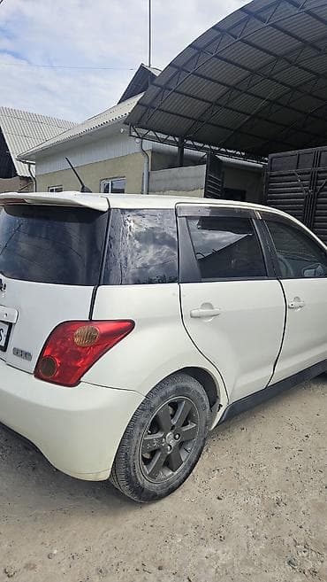 круглый: Daihatsu : 2003 г., Хэтчбэк — 3