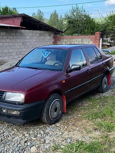 Транспорт: Volkswagen Vento: 1994 г., 1.6 л, Механика, Бензин, Седан — 3