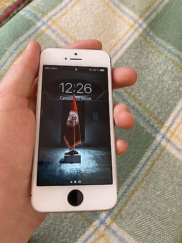 IPhone 5s, серебристый корпус, модель A1533. Компактный 4" — 3