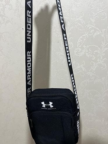 ички кийим: Сумка через плечо Under Armour, черная - Компактная — 6