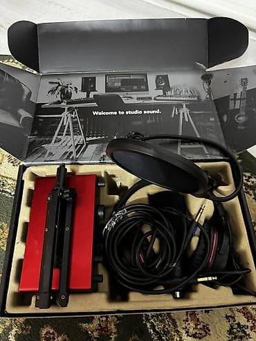 Комплект для записи Focusrite Scarlett 2i2 Studio Состав: -