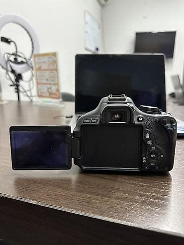 17 pro max mini: Фотокамера Canon с объективом Canon EF‑S 18–55mm Основные — 3