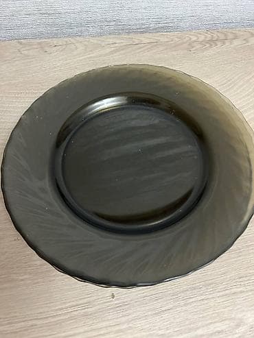 Продаю набор тарелок из тонированного стекла

Количество: 7 шт