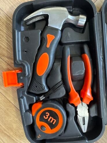 универсальный набор инструментов для дома: Набор ручного инструмента в пластиковом кейсе Состав: - Молоток с — 2