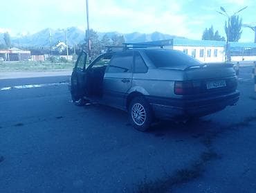 Унаа сатуу: Volkswagen Passat: 1988 г., 1.8 л, Кол менен иштөөчү, Бензин, Седан — 3
