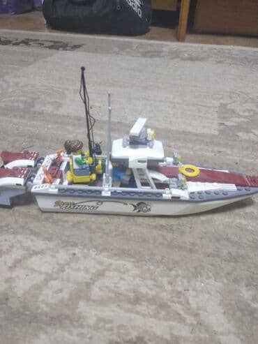 купить машинку радиоуправляемую: Продаю лего Катер,с акулой,в отличном состоянии есть инструкция — 1