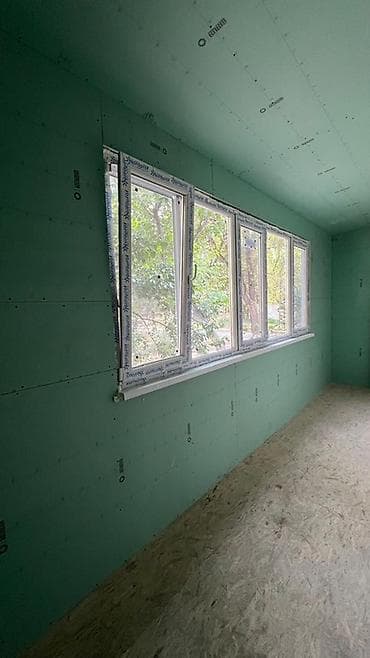 жилой вагончик: Просторная закрытая веранда/балконный блок на втором этаже частного — 4