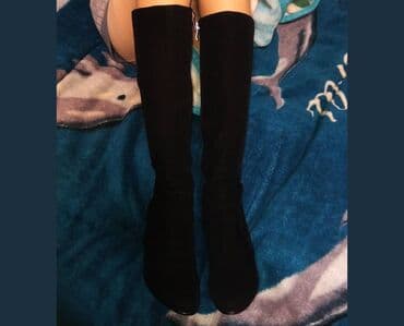 Киреге берилүүчү кийимдер: Продаю новые красивые сапожки-полу-чулки. Со стразами.Размер 39-40 — 2