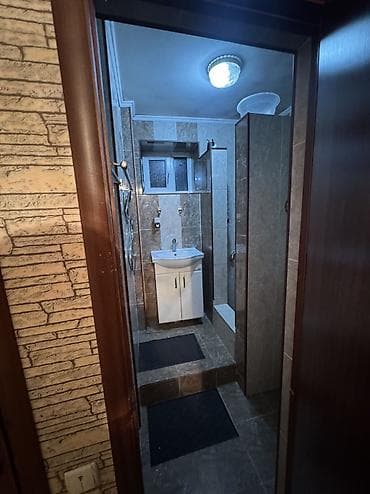 2 бөлмө, Чогуу жашоосу жок, 1 жылдан баштап, Эмереги менен, Толугу менен эмереги бар — 9